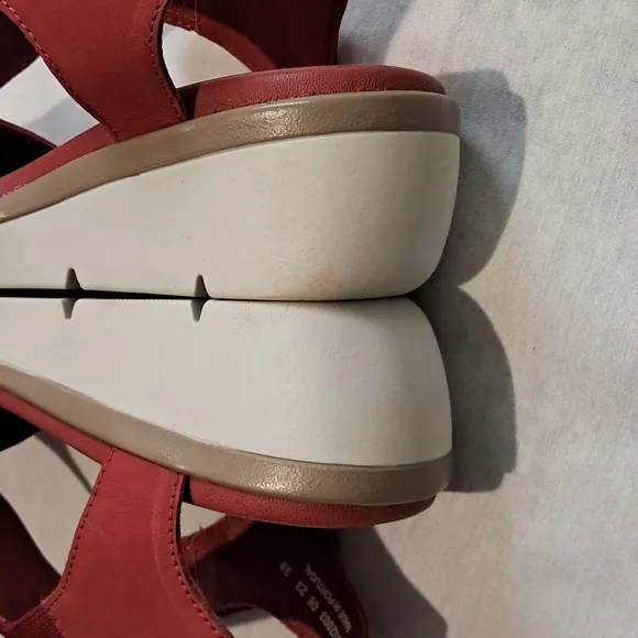 Fly London NOVA932FLY. Lipstick Red Cupido. Size 39.