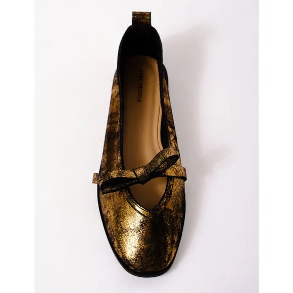 FREE PEOPLE Mania Bow Flats / Bronze Age Metallic