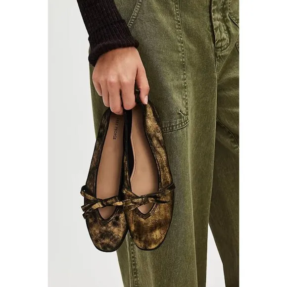 FREE PEOPLE Mania Bow Flats / Bronze Age Metallic