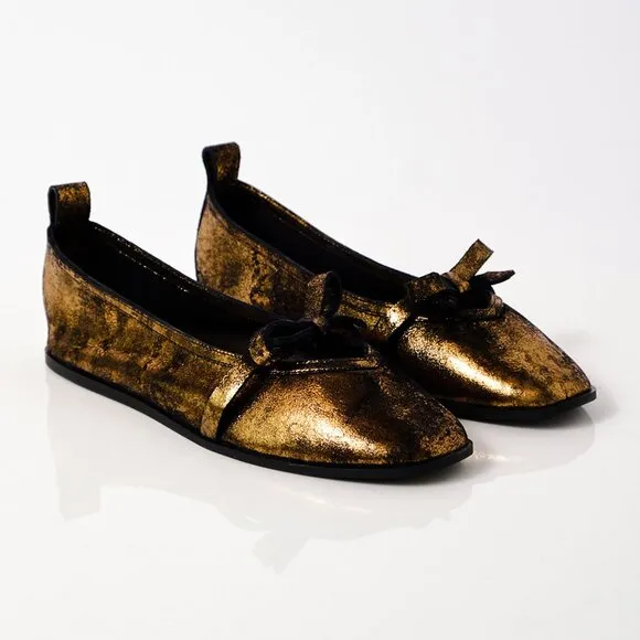 FREE PEOPLE Mania Bow Flats / Bronze Age Metallic