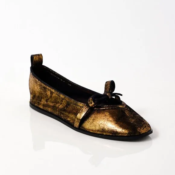 FREE PEOPLE Mania Bow Flats / Bronze Age Metallic