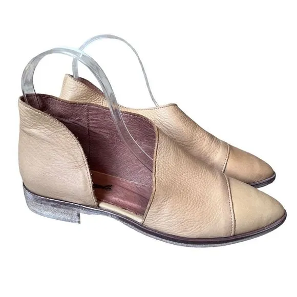 Free People “Royale” D’orsay Style Leather Pointed Toe Flat
