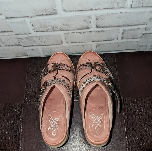 FreeBird CAPRICE Pink Blush Croco Sandals size 10