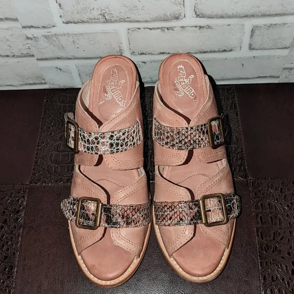FreeBird CAPRICE Pink Blush Croco Sandals size 10