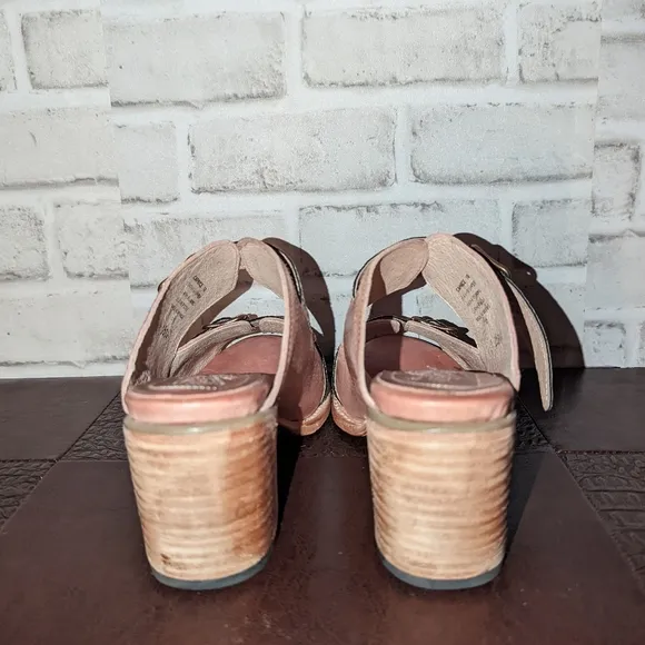 FreeBird CAPRICE Pink Blush Croco Sandals size 10