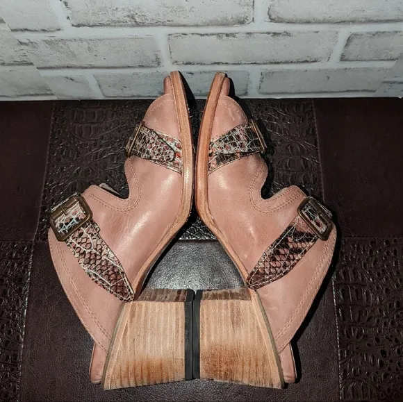 FreeBird CAPRICE Pink Blush Croco Sandals size 10
