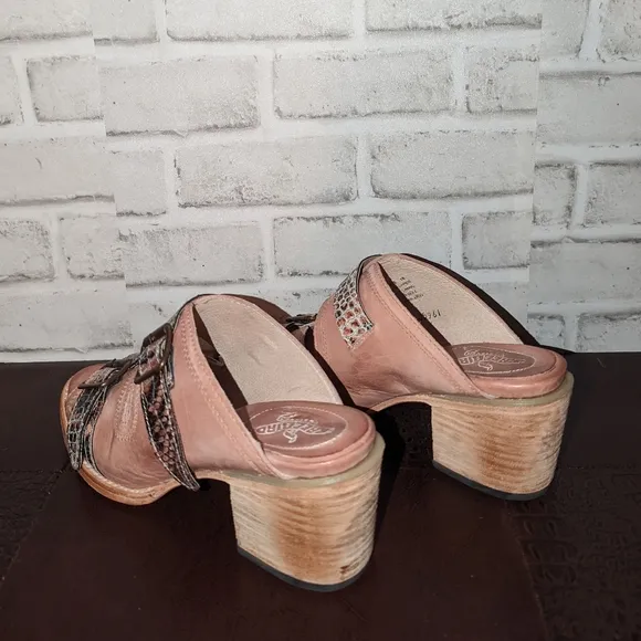 FreeBird CAPRICE Pink Blush Croco Sandals size 10