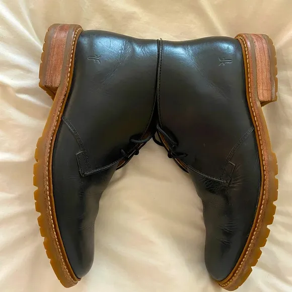 Frye Men’s Black Smooth Leather Chukka Boots with Lug Sole Size 10D