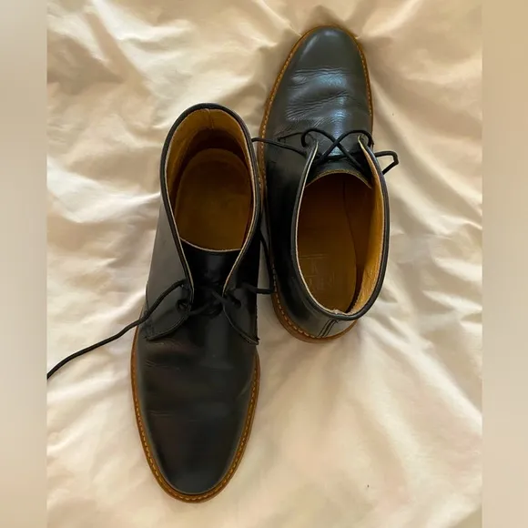 Frye Men’s Black Smooth Leather Chukka Boots with Lug Sole Size 10D