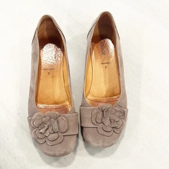 Gabor Flats with Flower in a Taupe Suede size 7 / 9.5