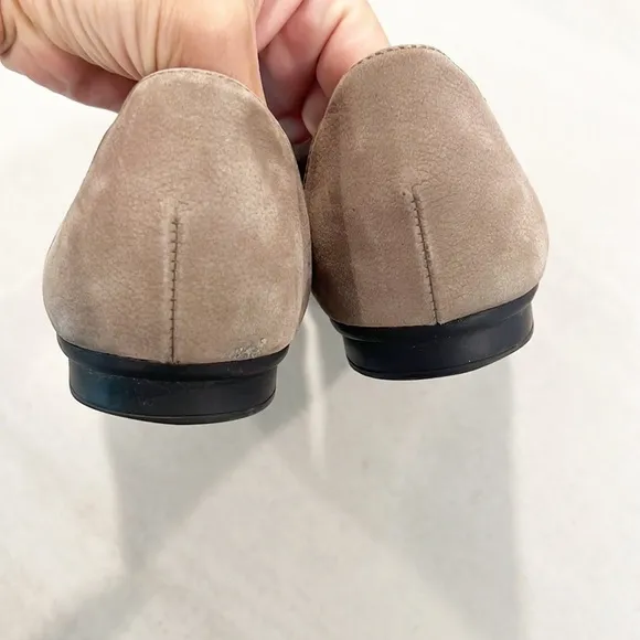 Gabor Flats with Flower in a Taupe Suede size 7 / 9.5