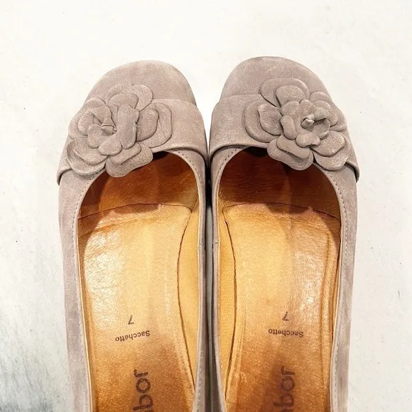Gabor Flats with Flower in a Taupe Suede size 7 / 9.5
