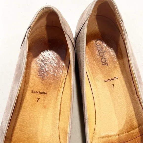 Gabor Flats with Flower in a Taupe Suede size 7 / 9.5