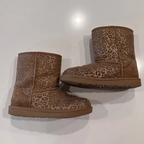 Girls UGG Classic Short II Leopard Sparkle Boots Size 3