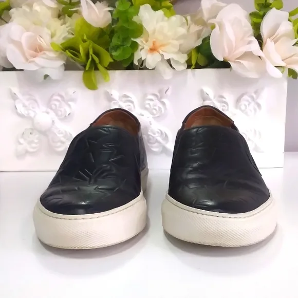 Givenchy star slip on sneakers size 35 US 5