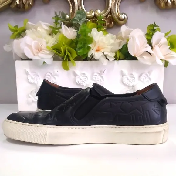 Givenchy star slip on sneakers size 35 US 5