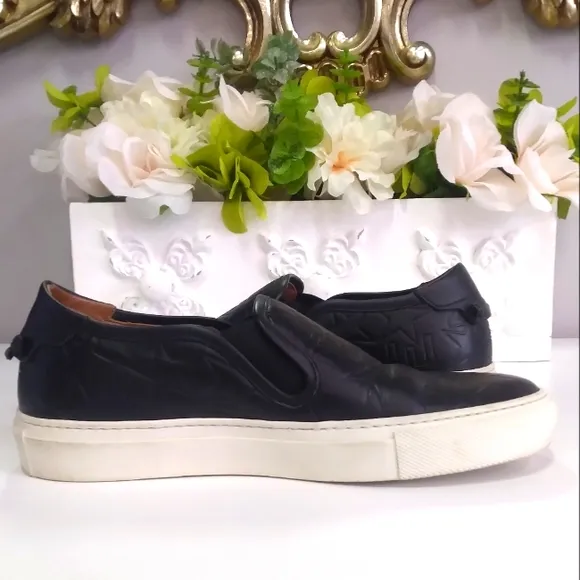 Givenchy star slip on sneakers size 35 US 5