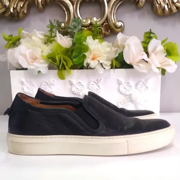 Givenchy star slip on sneakers size 35 US 5