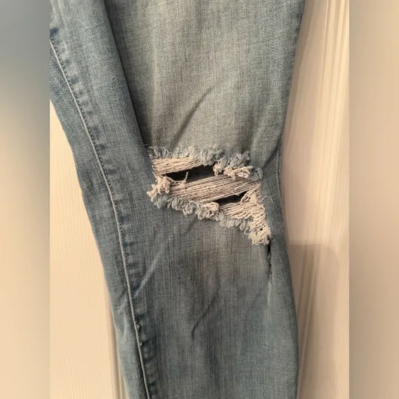 Good American Good Waist Crop GOOD WAIST CROPPED JEANS Light Blue Size 8/ 29