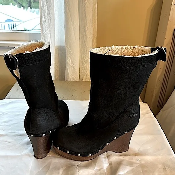 🍂🌾GORGEOUS UGG CARNAGIE BLACK WOODEN WEDGE BOOTS WITH SHEARLING LINED SIZE 7🖤