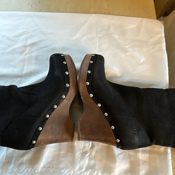 🍂🌾GORGEOUS UGG CARNAGIE BLACK WOODEN WEDGE BOOTS WITH SHEARLING LINED SIZE 7🖤