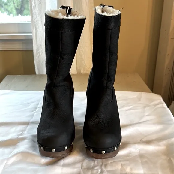 🍂🌾GORGEOUS UGG CARNAGIE BLACK WOODEN WEDGE BOOTS WITH SHEARLING LINED SIZE 7🖤