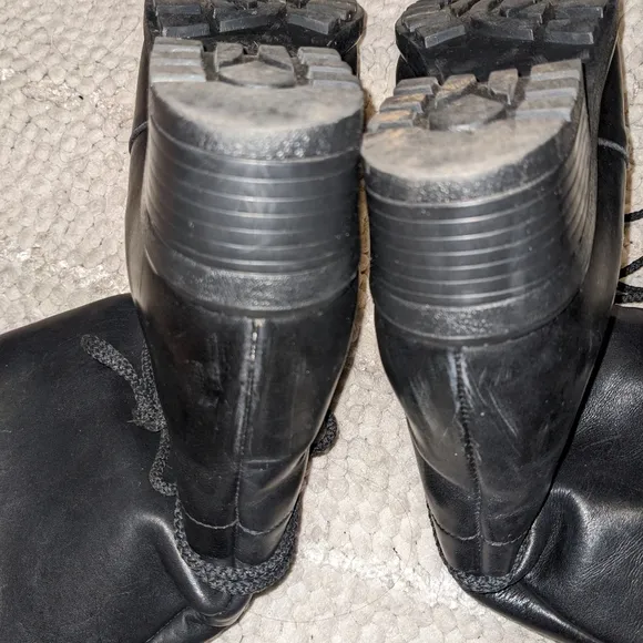 Grand Canadian fur lined black leather boots 7