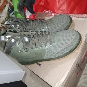 Green Mesh Low-Top Sneakers with Breathable Design
