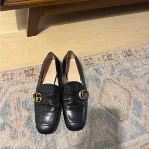 Gucci Black Leather Loafers with buckle
