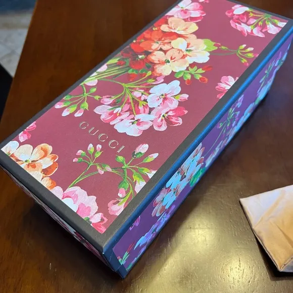 GUCCI GG Supreme St. Blooms Place Slides - Size 39 - Good condition!