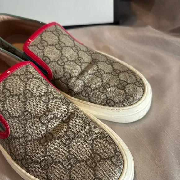 Gucci Slip-On Sneakers - Beige and Red