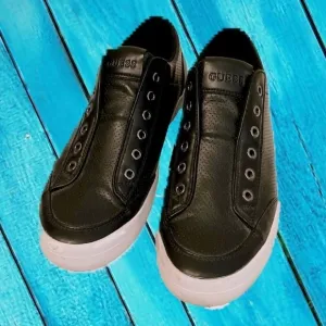 GUESS Leather Slip On sneakers. Sz 10