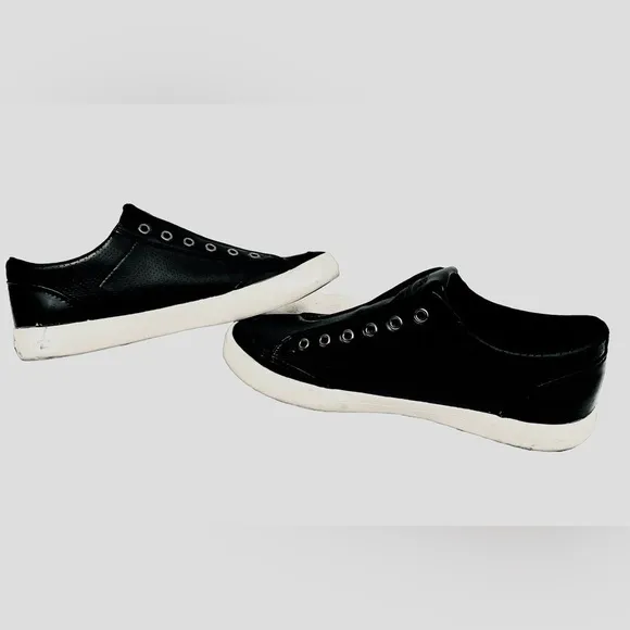 GUESS Leather Slip On sneakers. Sz 10