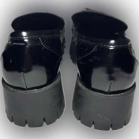 Guess Womens Hillford Chunky Black Patent Leather Gold chain Loafers Sz 7.5