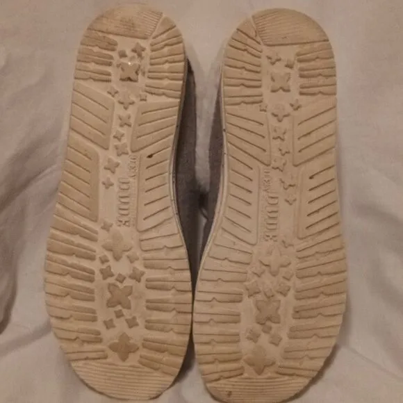 Hey Dude Britt gray white fur lined lace up boots size 10