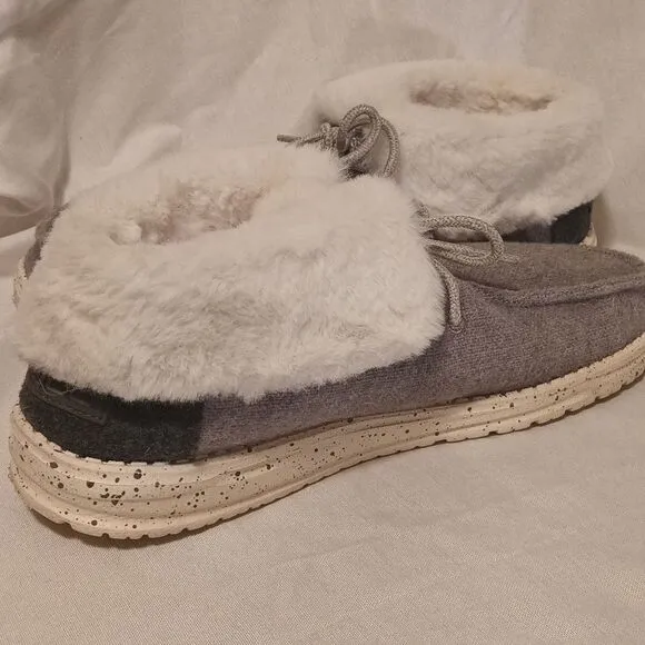 Hey Dude Britt gray white fur lined lace up boots size 10