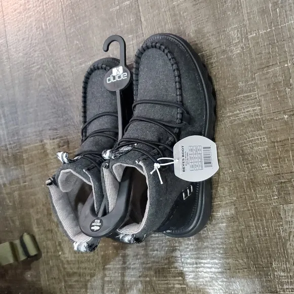 HEY DUDE WOMENS LEA CARBON BOOTS