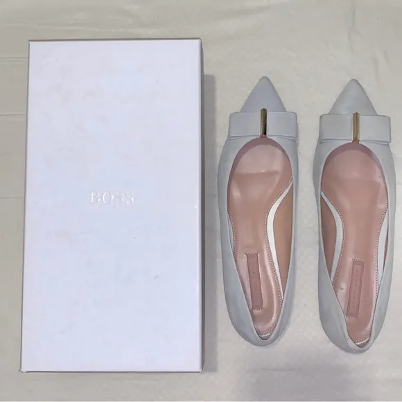 Hugo Boss women’s suede pointed toe bow ballerina flats - size 8.5 US