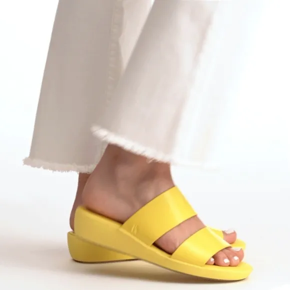 🐾HUSH PUPPIES Brite Jells Wedge Slides in Sun Yellow