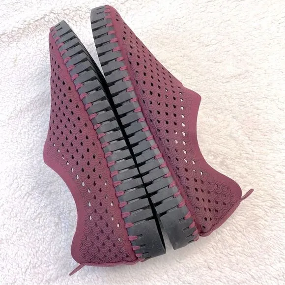 ILSE JACOBSEN TULIP PERFORATED SLIP-ON SNEAKERS