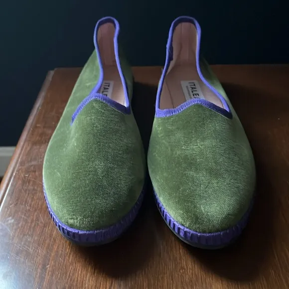 Italeau Italian Handmade Velvet Flats, Olive Green, Size 39 (US 8.5)