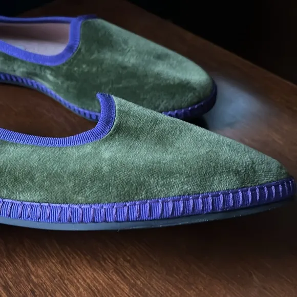Italeau Italian Handmade Velvet Flats, Olive Green, Size 39 (US 8.5)
