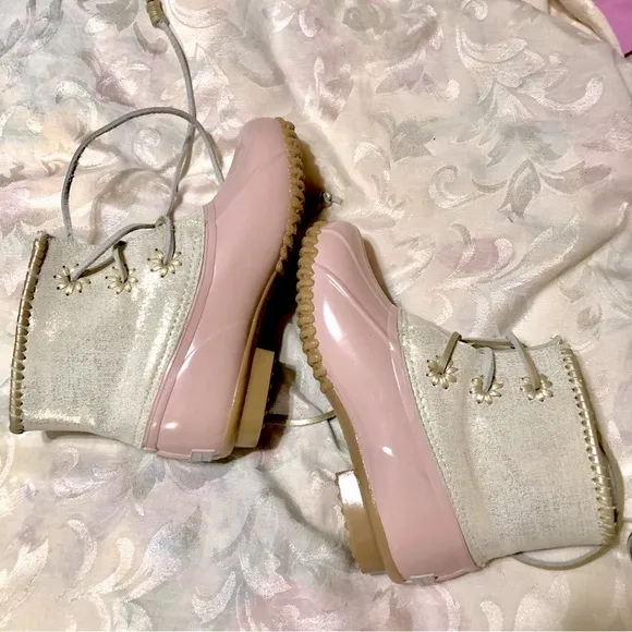 JACK ROGERS Chloe Pink Duck Ankle Boots Lace Up Shimmery Sherpa Lined Size 6