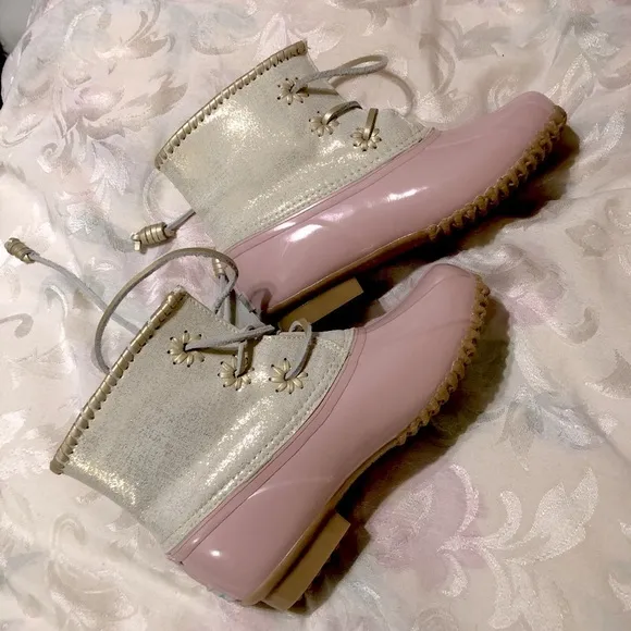 JACK ROGERS Chloe Pink Duck Ankle Boots Lace Up Shimmery Sherpa Lined Size 6
