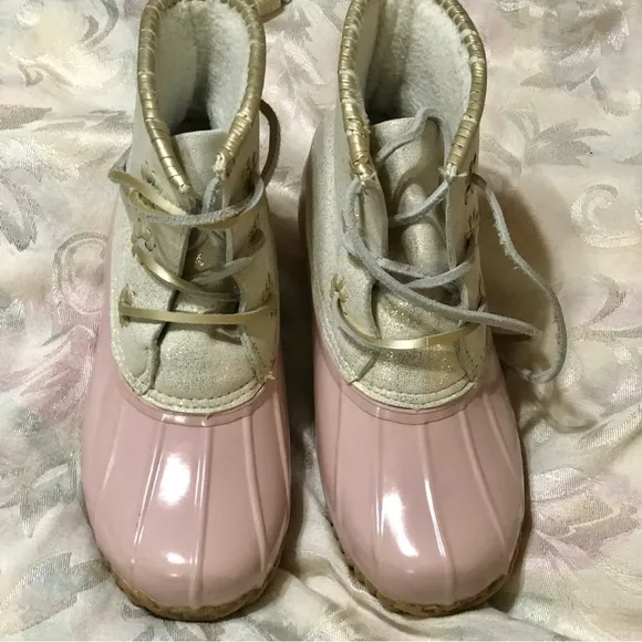 JACK ROGERS Chloe Pink Duck Ankle Boots Lace Up Shimmery Sherpa Lined Size 6