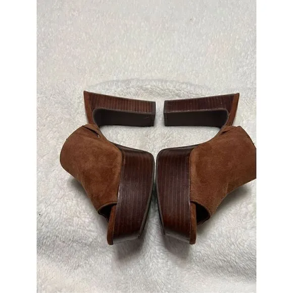 Jessica Simpson sexy platform slides