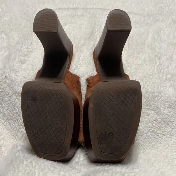 Jessica Simpson sexy platform slides