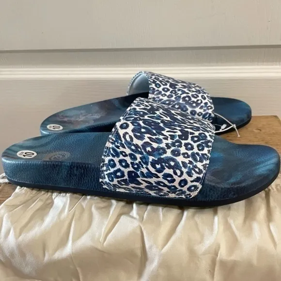JOHNNY WAS Calme Blue Tiger Pool Slides