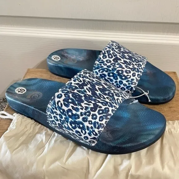 JOHNNY WAS Calme Blue Tiger Pool Slides