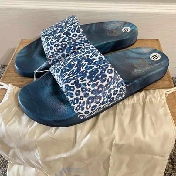 JOHNNY WAS Calme Blue Tiger Pool Slides